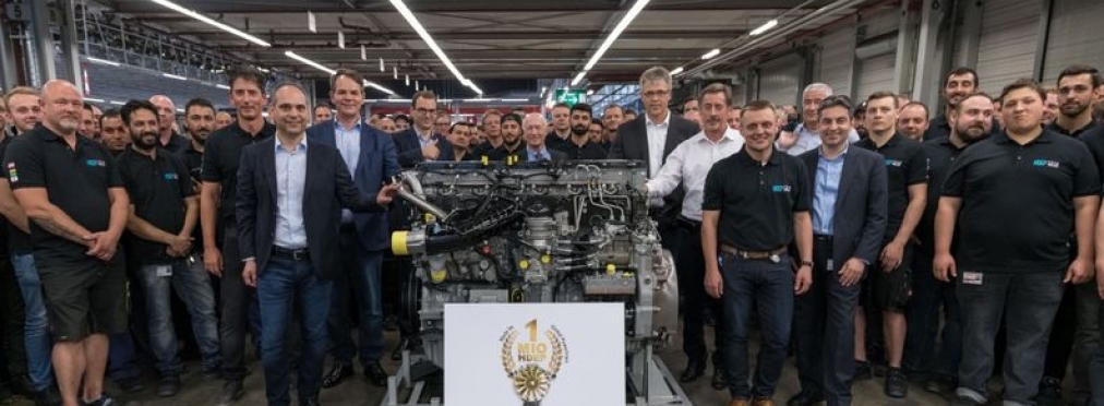 На заводе Mercedes-Benz выпустили юбилейный двигатель