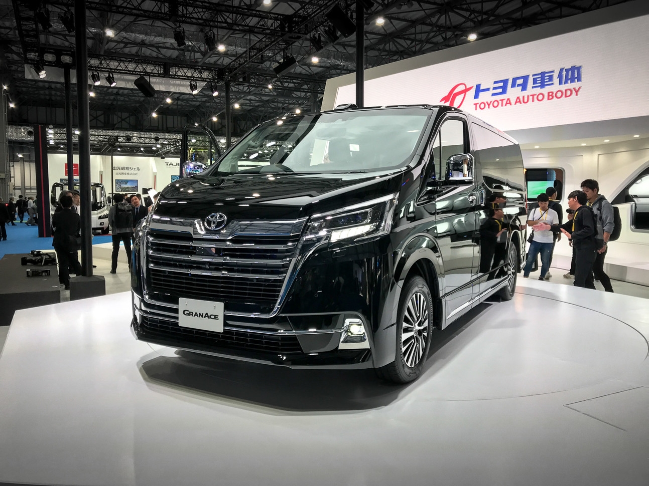 Toyota самый. Toyota Granace 2020. Toyota Granace 2019. Minivan Toyota Granace. Toyota Granace 2023.