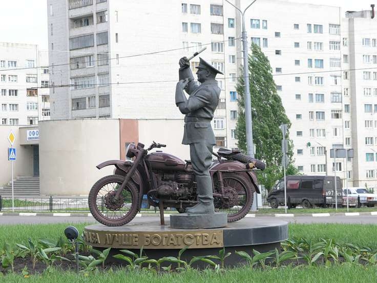 Памятник честному гаишнику в белгороде фото