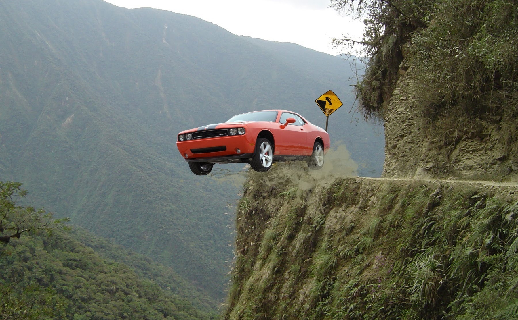 World s com. Машина на обрыве. Машина в горах. Машина падает с горы. Машина над пропастью.