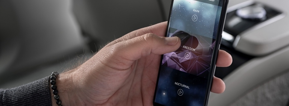 Volvo научит смартфоны влиять на атмосферу и запах в машине