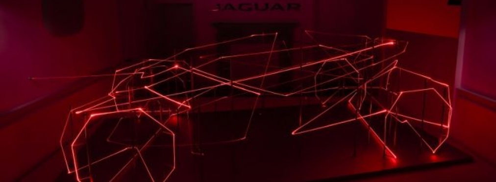Компания Jaguar устроила лазерную выставку