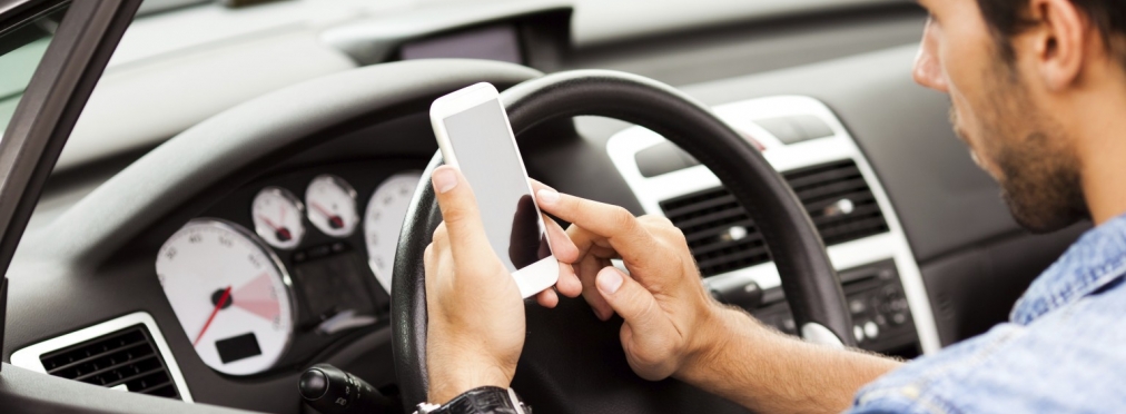 Автомобили будут самостоятельно определять, когда водитель отвлекается на смартфон