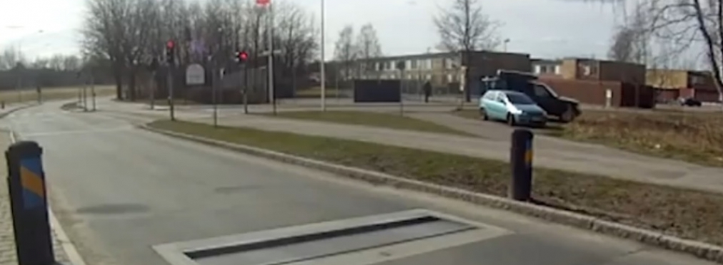 Видео: моментальная кара за превышение скорости