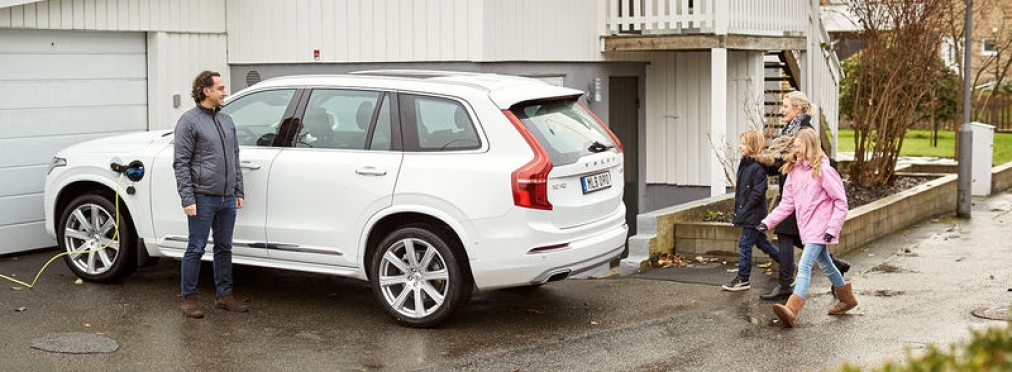 Volvo испытывает беспилотные машины на шведских семьях