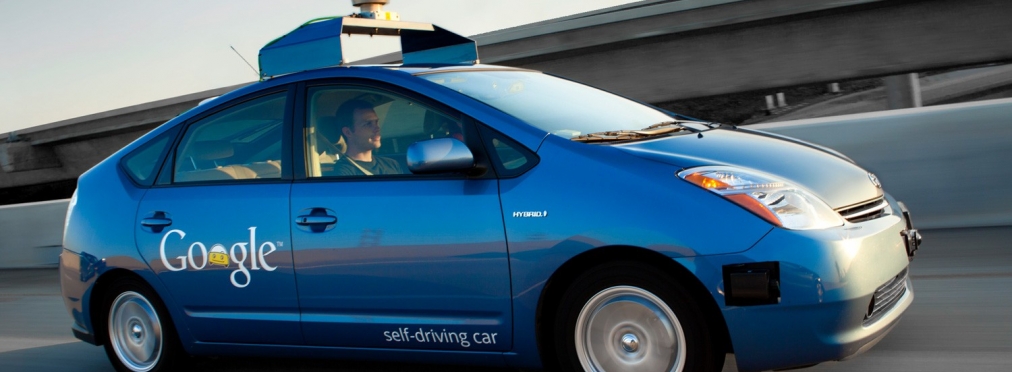 Беспилотные авто Google «научились сами» сигналить пешеходам