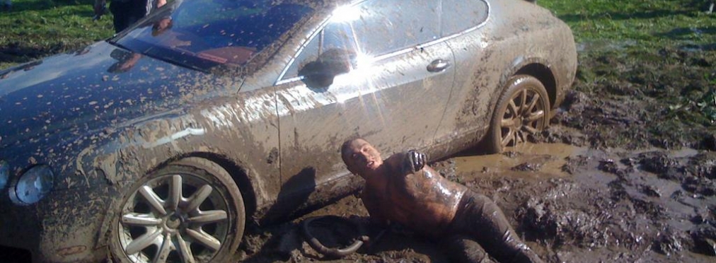 Действенный способ вытащить автомобиль из грязи