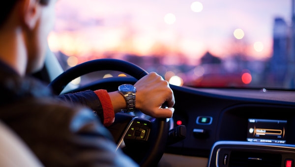 5 вещей, делать которые за рулем так же опасно как ехать в нетрезвом состоянии