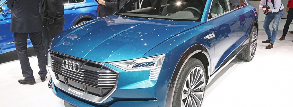 «Конкурируя с Tesla»: обзор электрического кроссовера Audi e-tron